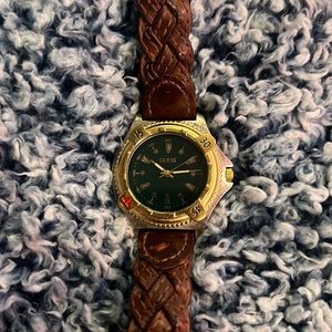 Leather banded Green Guess wristwatch (Batteries not included)